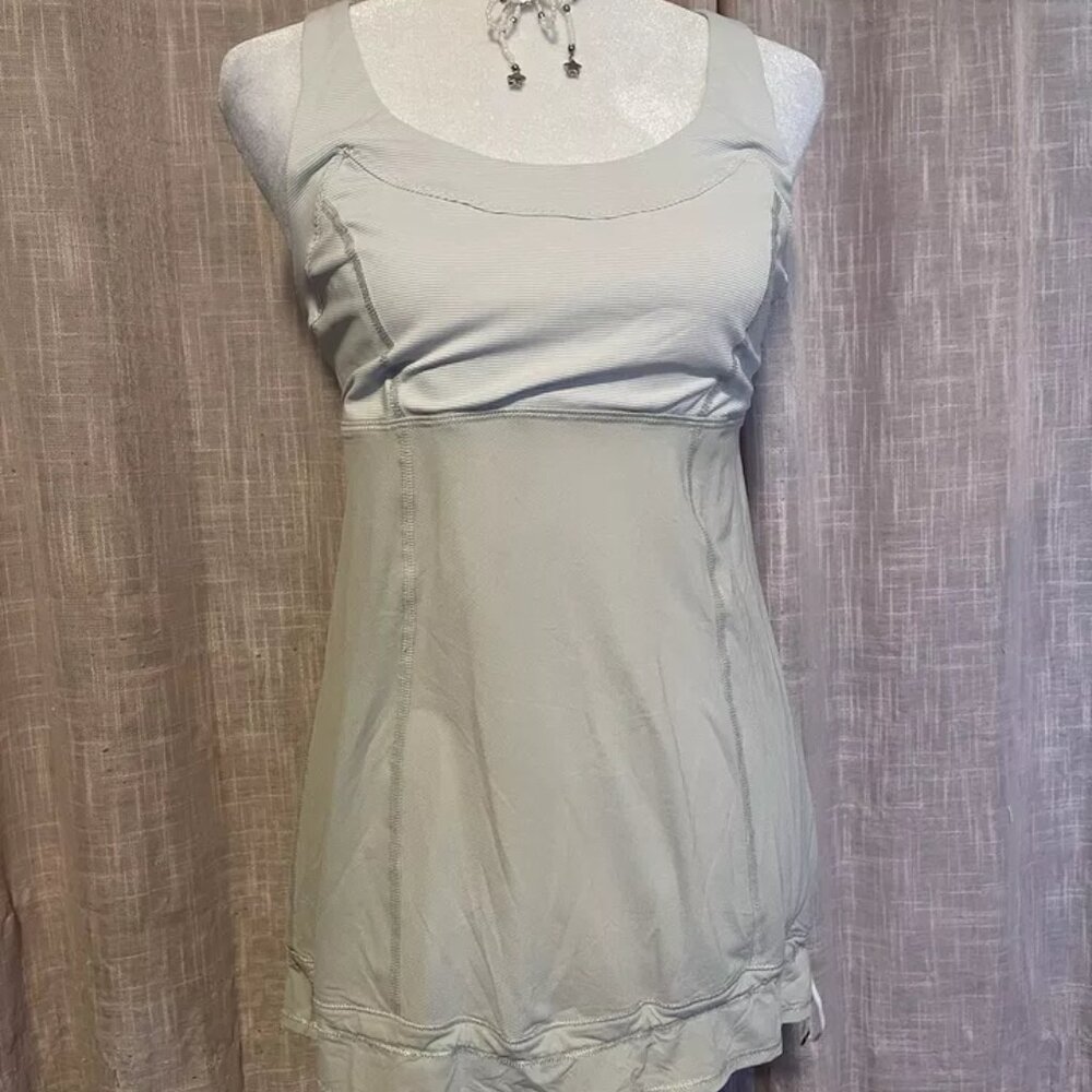 Lululemon Run: Chase Me Tank in Aquamarine Size 6 Gray And White
